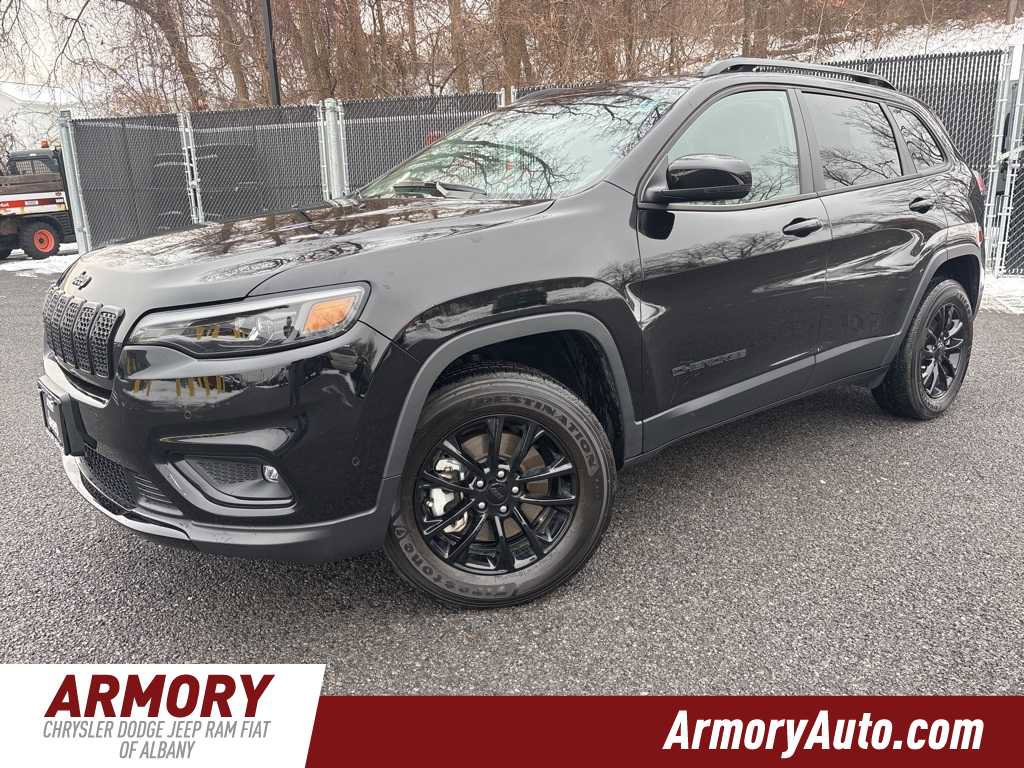 Used 2023 Jeep Cherokee Altitude Lux image 1