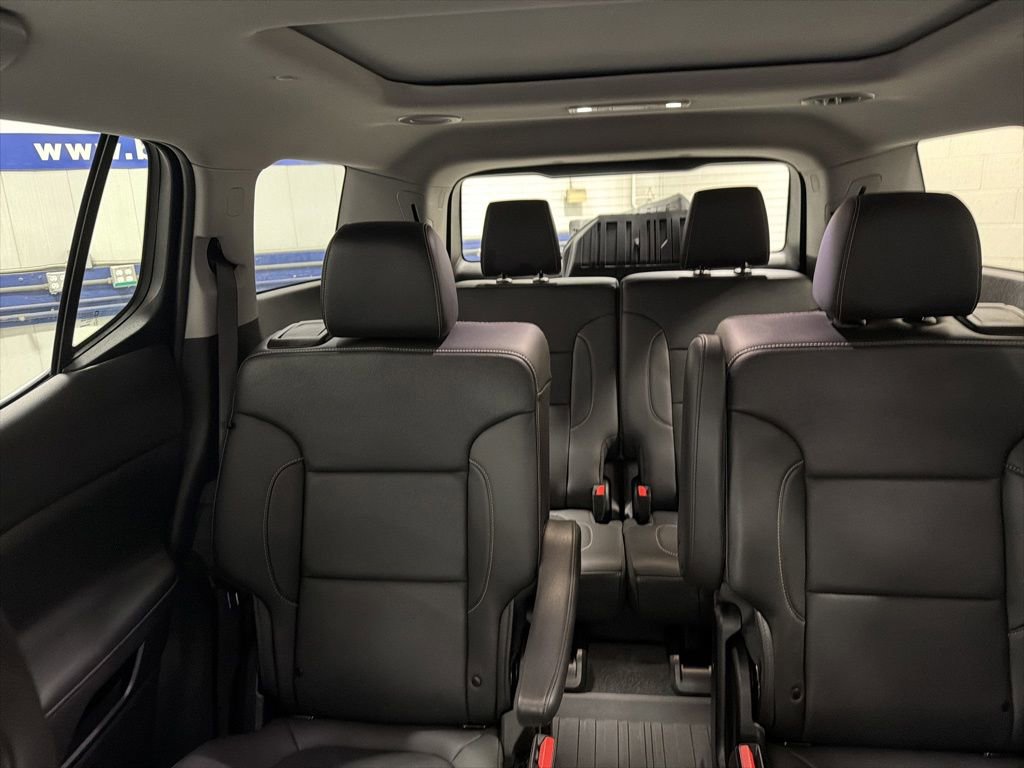 Used 2023 GMC Acadia SLT w/ Technology Package AWD/4WD image 13