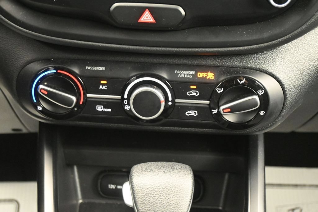 Used 2025 Kia Soul LX w/ LX Technology Package FWD image 21