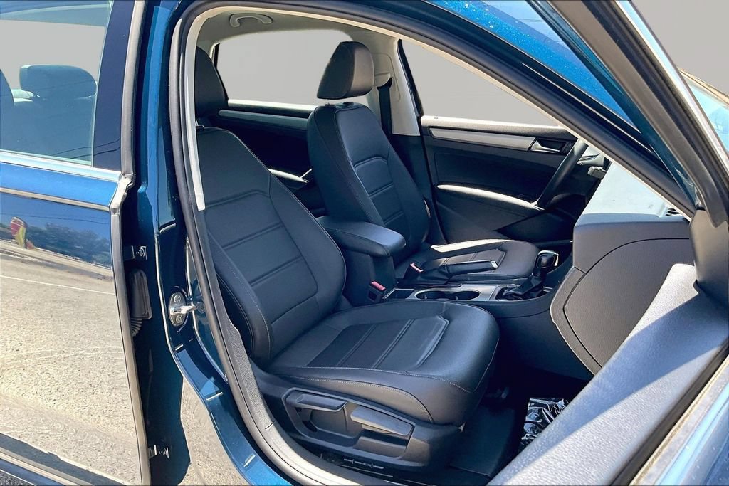 Used 2021 Volkswagen Passat 2.0T SE FWD image 28