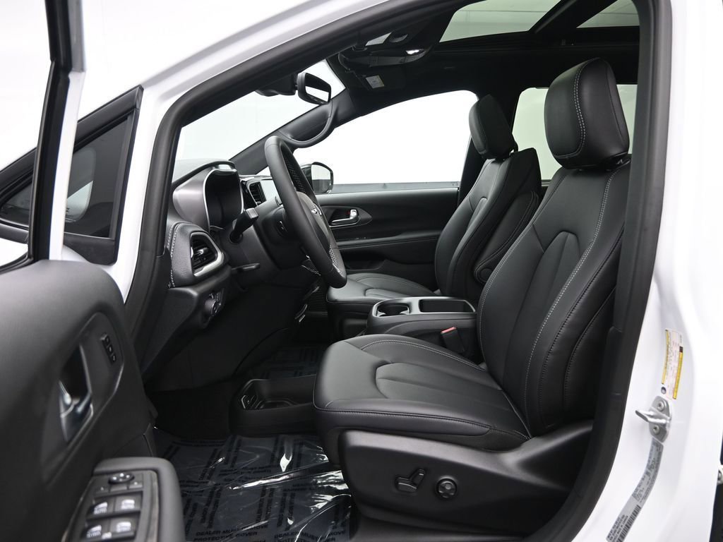 New 2026 Chrysler Pacifica Select image 21