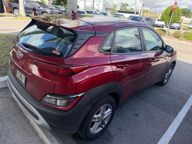 Used 2023 Hyundai Kona SE image 2