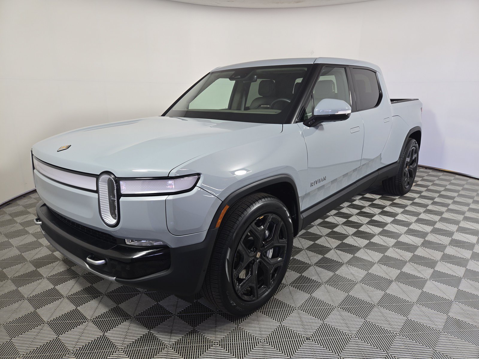 Used 2024 Rivian R1T Adventure AWD/4WD image 1