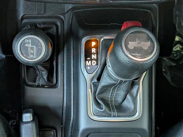 Used 2024 Jeep Wrangler Unlimited Sahara w/ Technology Group AWD/4WD image 12