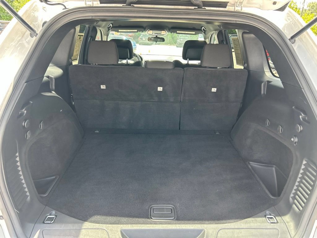 Used 2019 Jeep Grand Cherokee Laredo RWD image 29