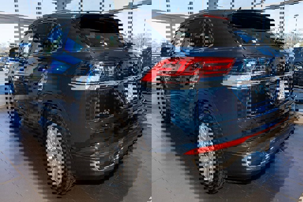 Used 2023 Volkswagen Atlas Cross Sport SE image 4