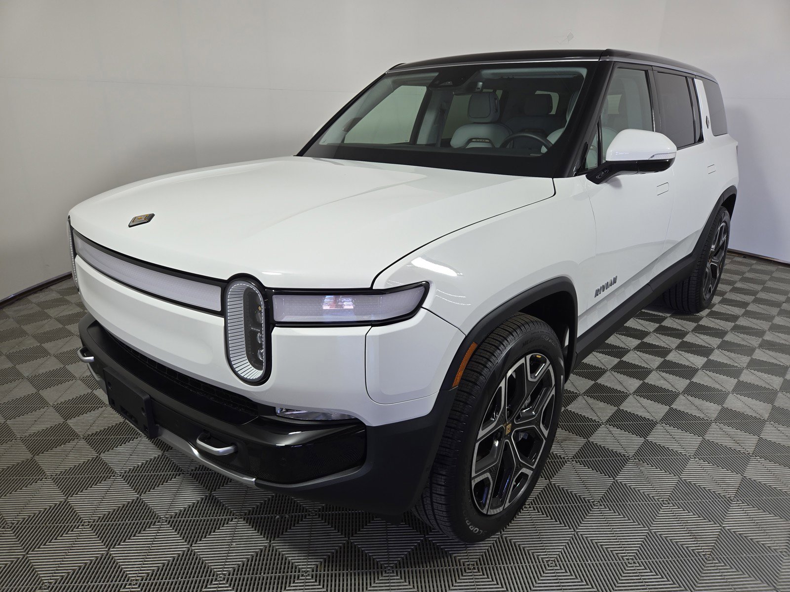Used 2024 Rivian R1S Adventure