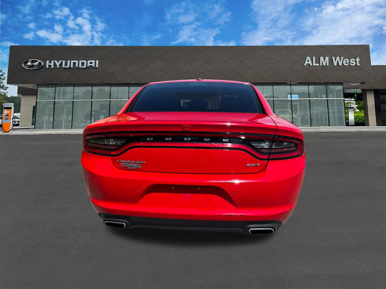 Used 2018 Dodge Charger SXT RWD image 6