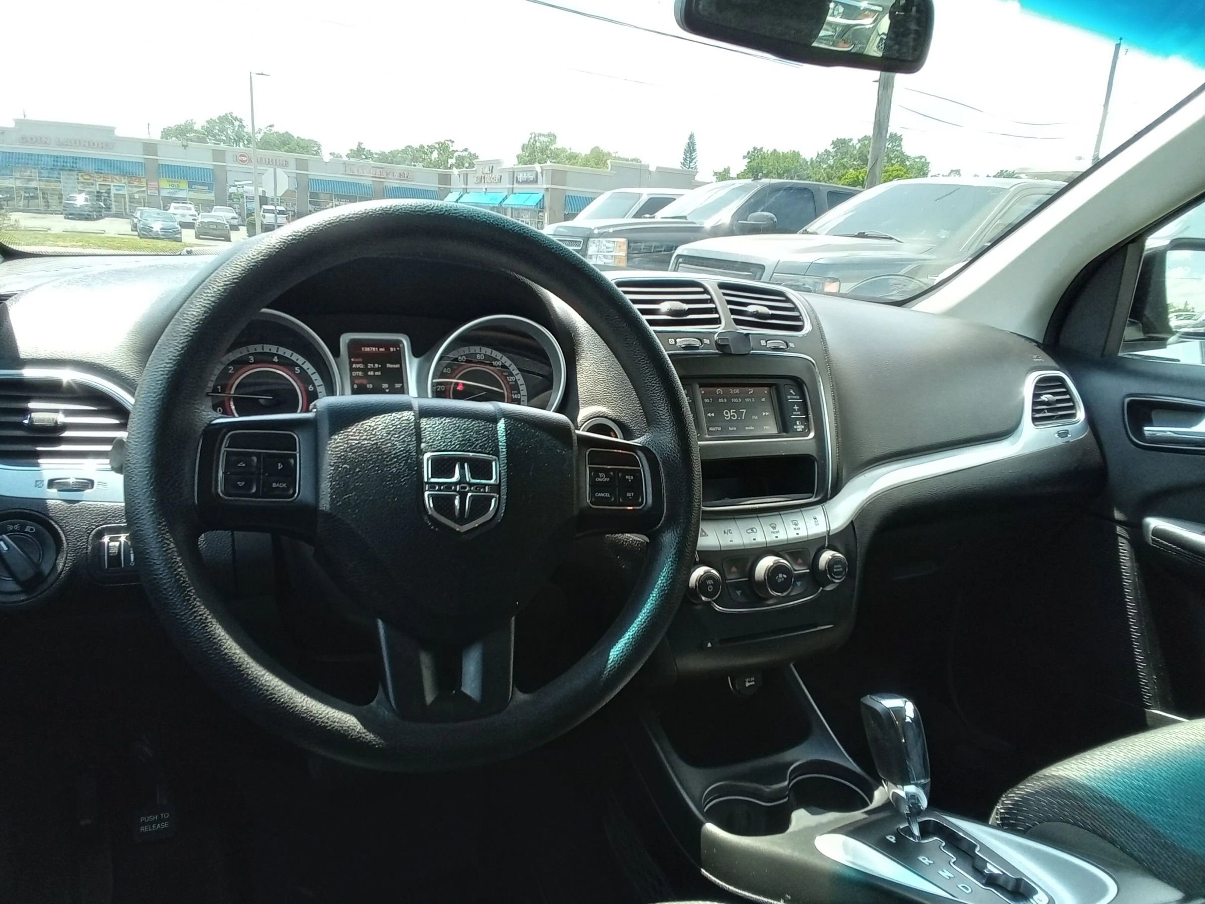 Used 2019 Dodge Journey SE w/ Comfort & Convenience Group image 15