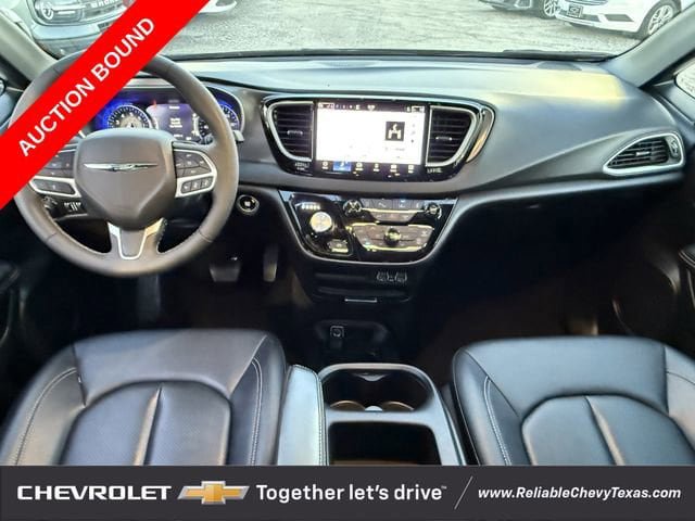 Used 2025 Chrysler Pacifica Select FWD image 10