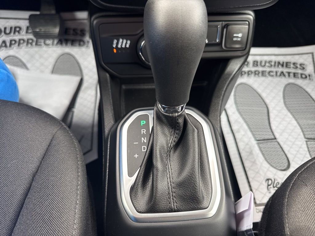 Used 2018 Jeep Renegade Latitude w/ Cold Weather Group image 18