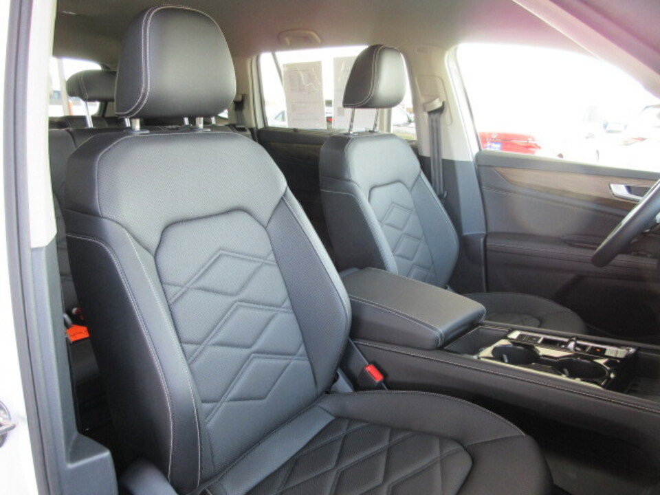 Used 2025 Volkswagen Atlas SE image 37