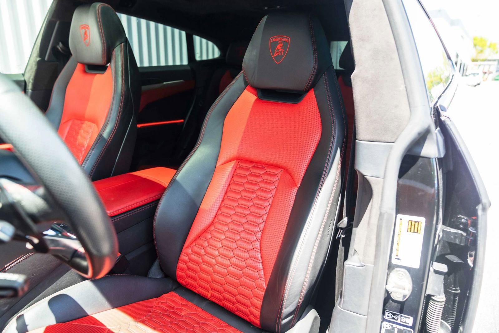 Used 2020 Lamborghini Urus AWD/4WD image 35