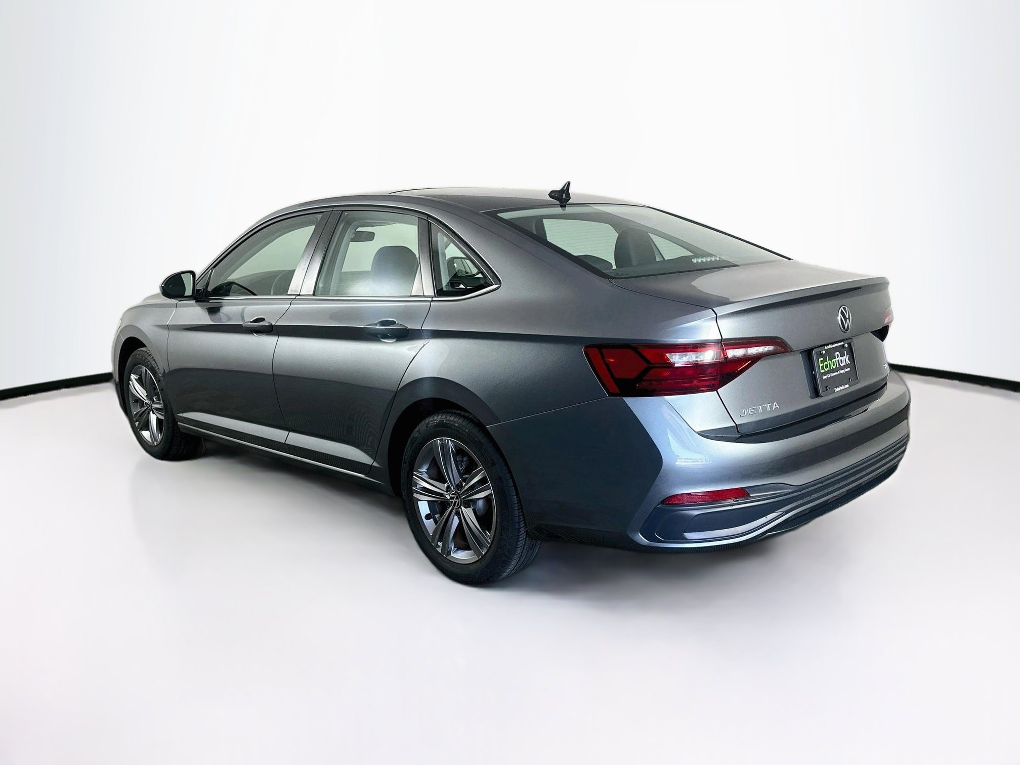 Used 2024 Volkswagen Jetta SE w/ Panoramic Sunroof Package FWD image 5