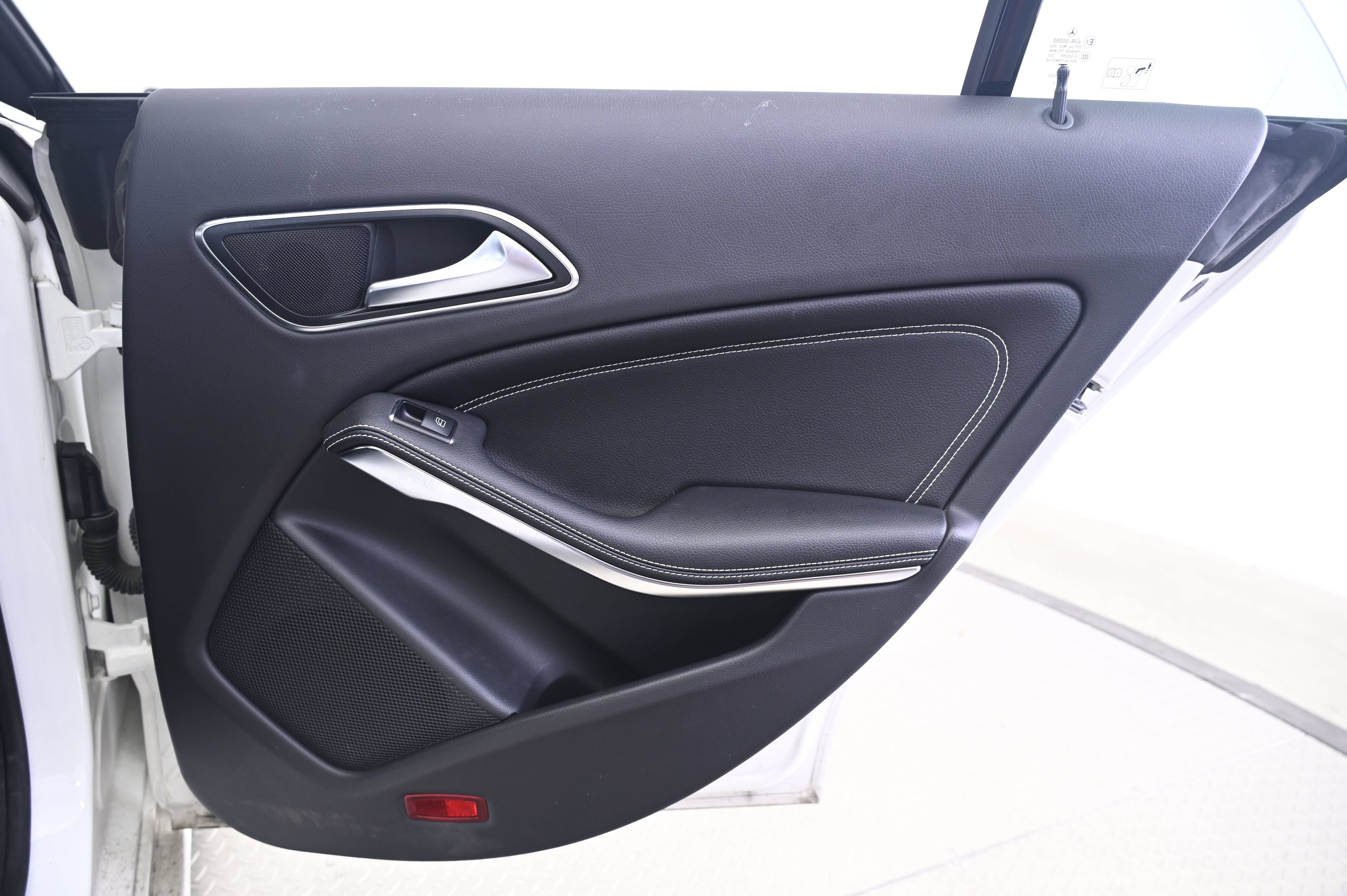 Used 2018 Mercedes-Benz CLA 250 4MATIC image 16