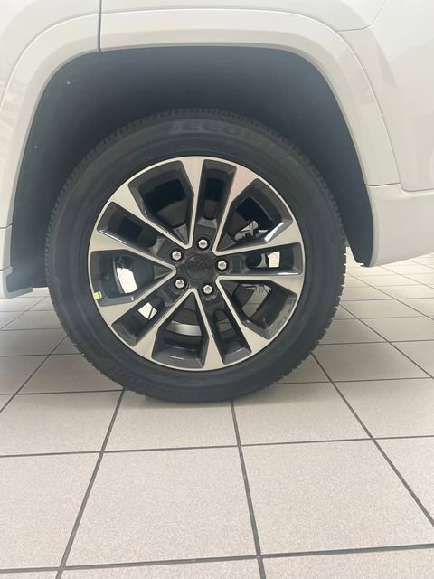 Used 2023 Jeep Grand Cherokee Overland AWD/4WD image 14