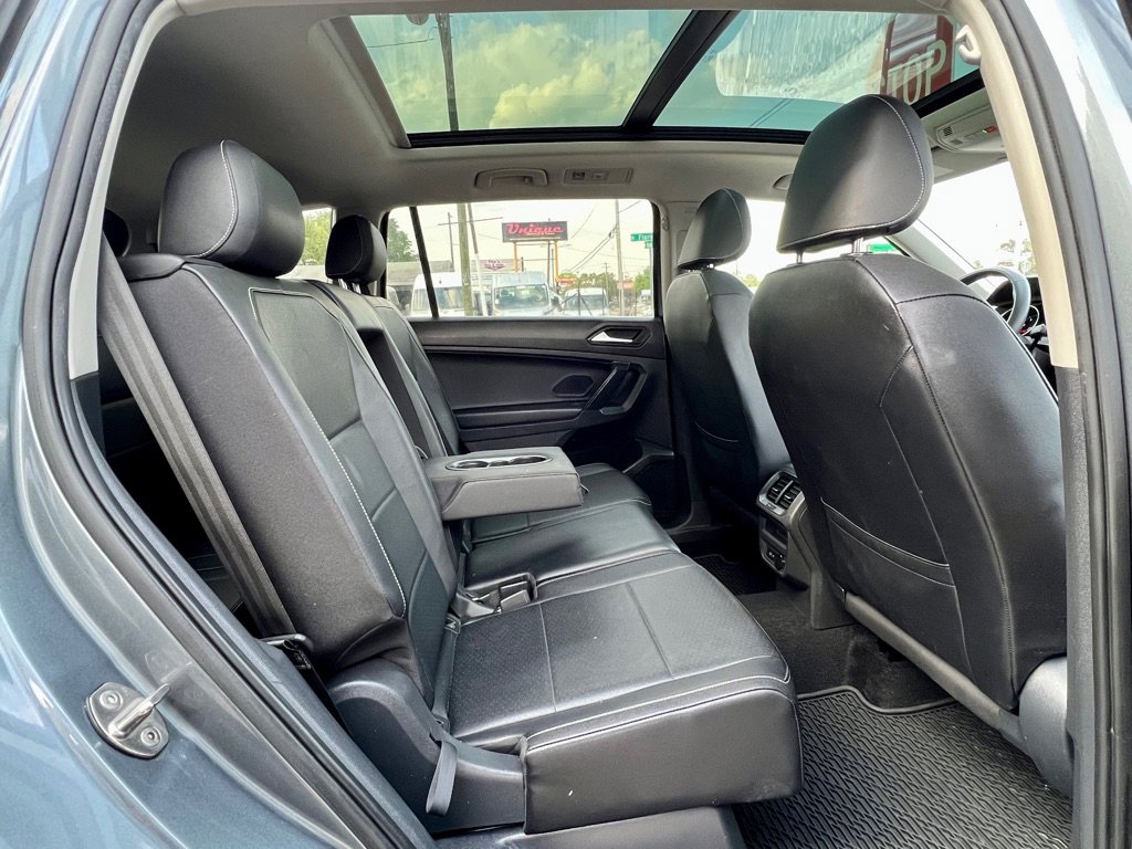 Used 2021 Volkswagen Tiguan SE w/ Panoramic Sunroof Package FWD image 21