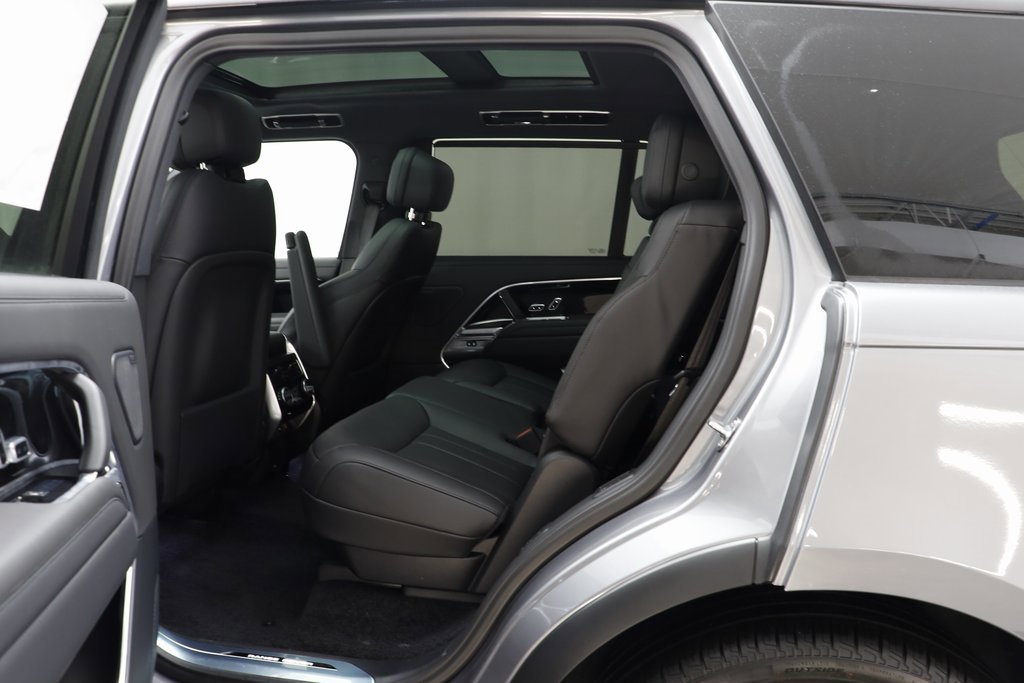 New 2025 Land Rover Range Rover Long Wheelbase SE image 16
