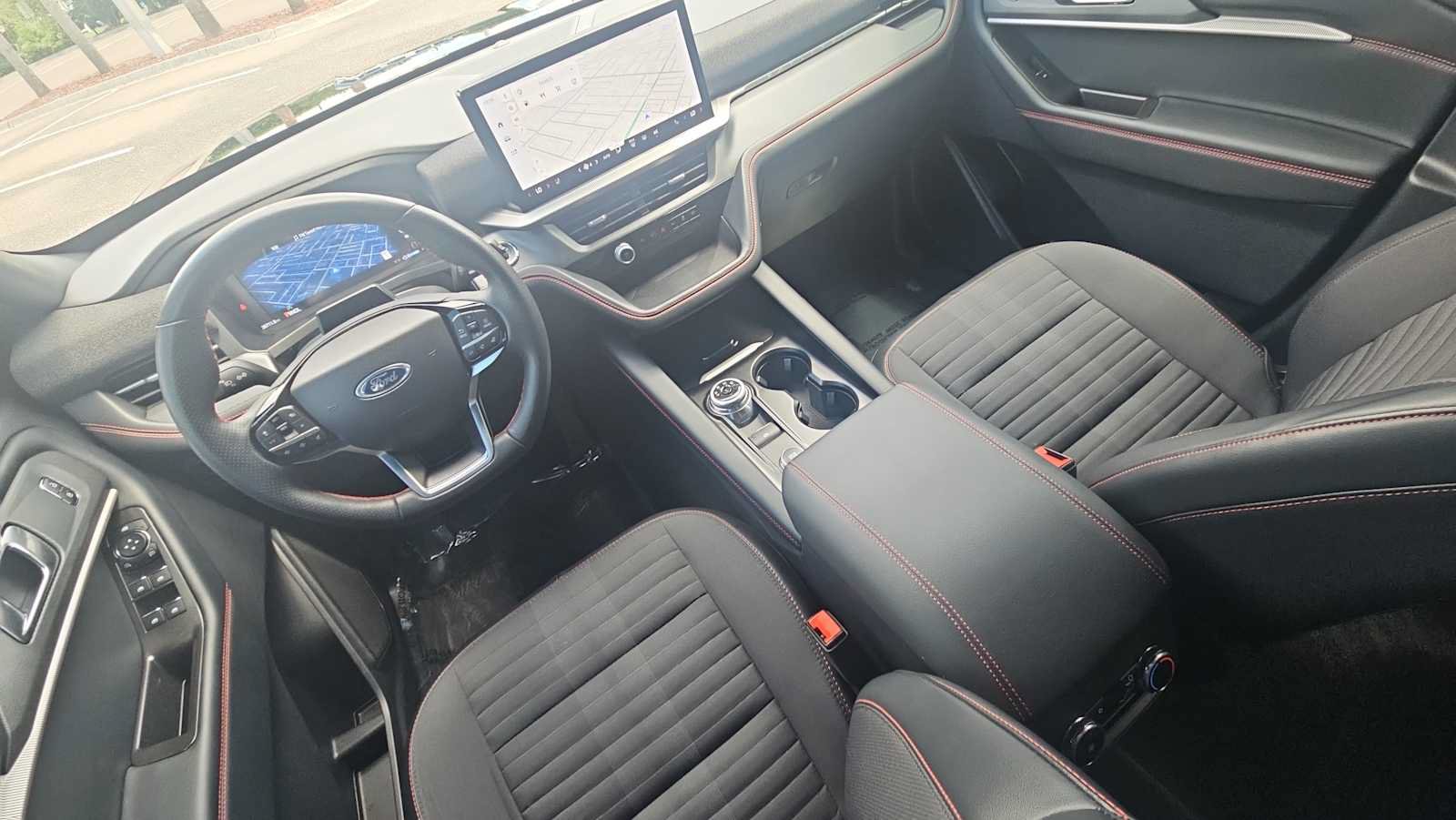 Used 2025 Ford Explorer ST-Line w/ ST-Line Street Pack AWD/4WD image 23