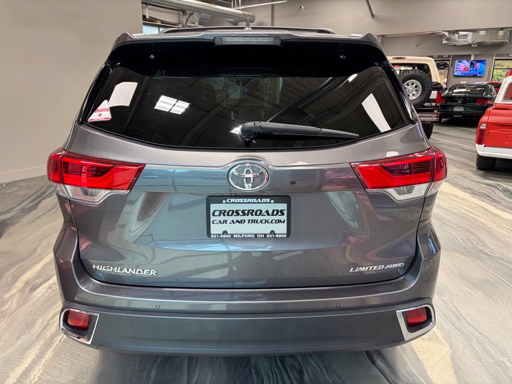 Used 2017 Toyota Highlander Limited AWD/4WD image 37
