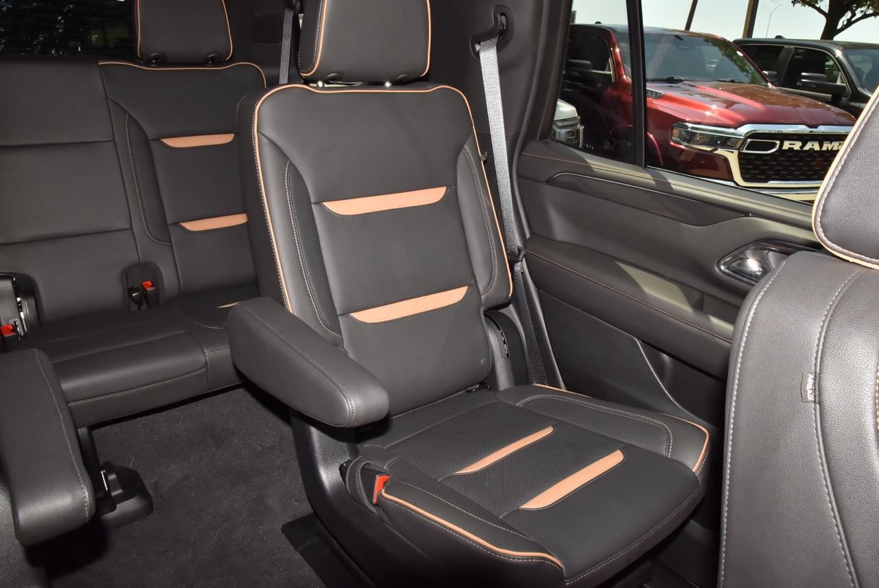 Used 2024 GMC Yukon AT4 w/ Technology Package AWD/4WD image 22