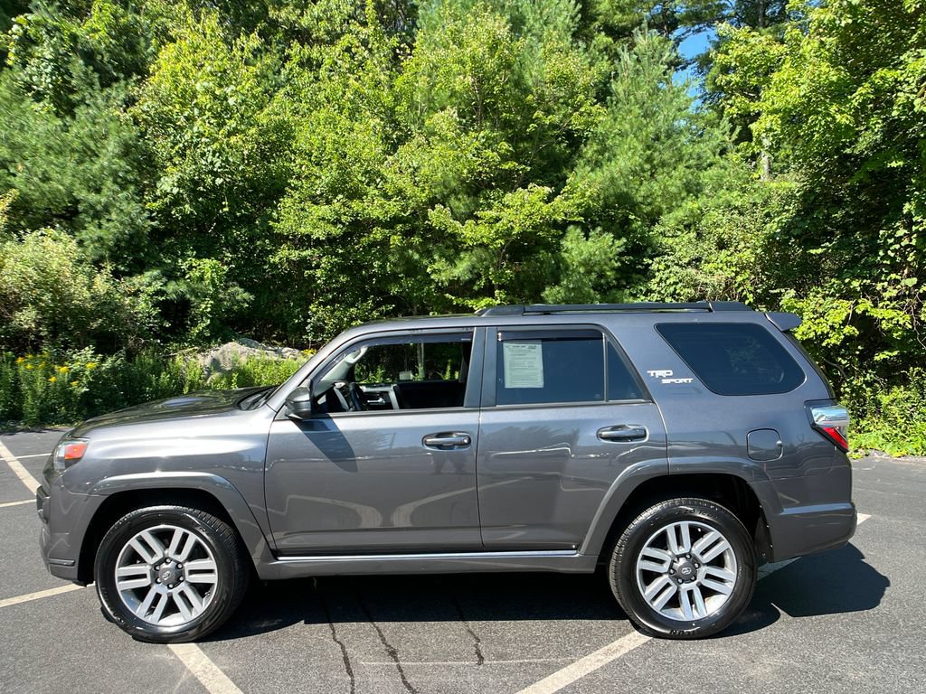 Used 2022 Toyota 4Runner TRD Sport AWD/4WD image 2