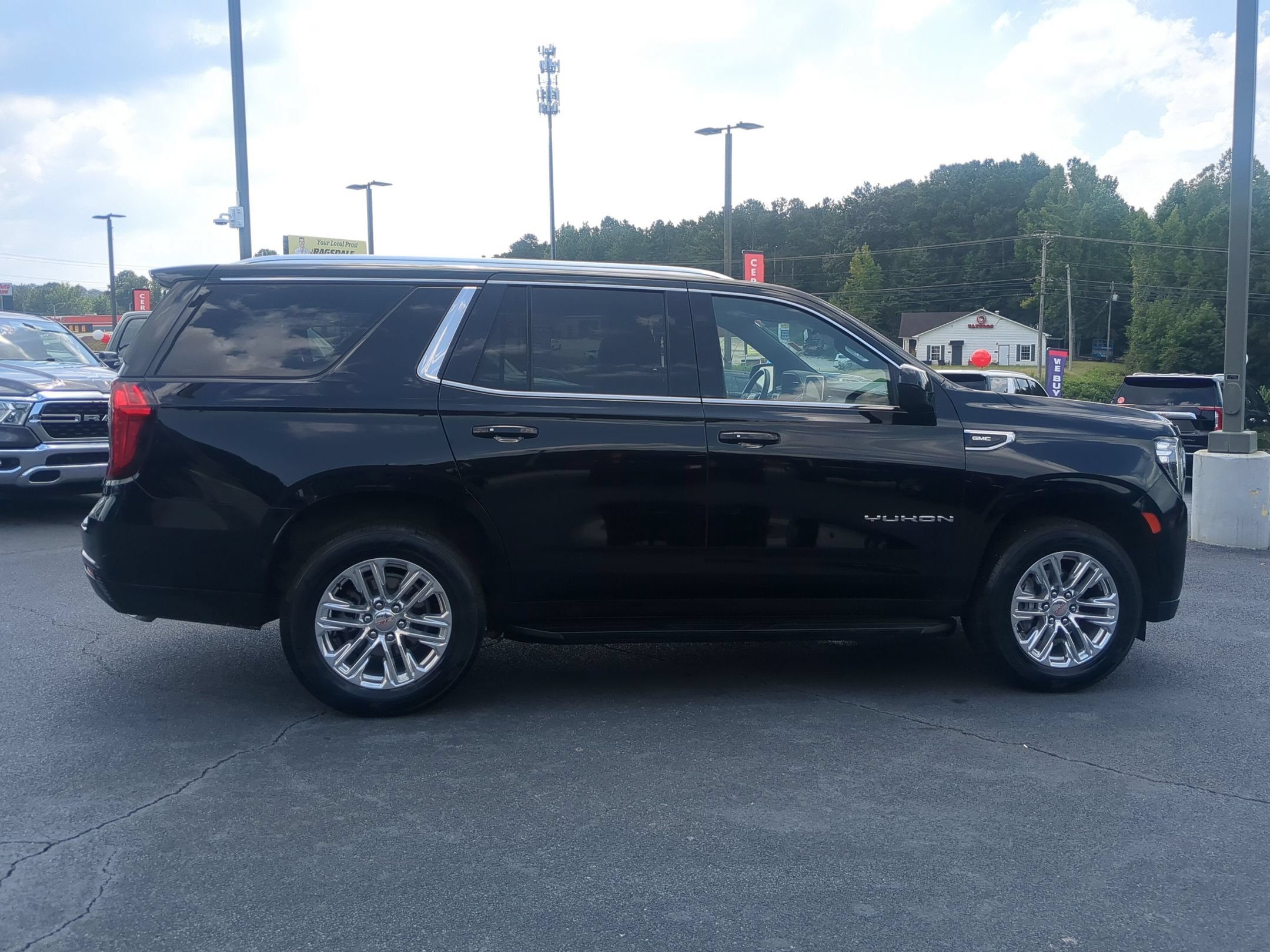 Used 2024 GMC Yukon SLE w/ Gmc Pro Safety Plus Package AWD/4WD image 4