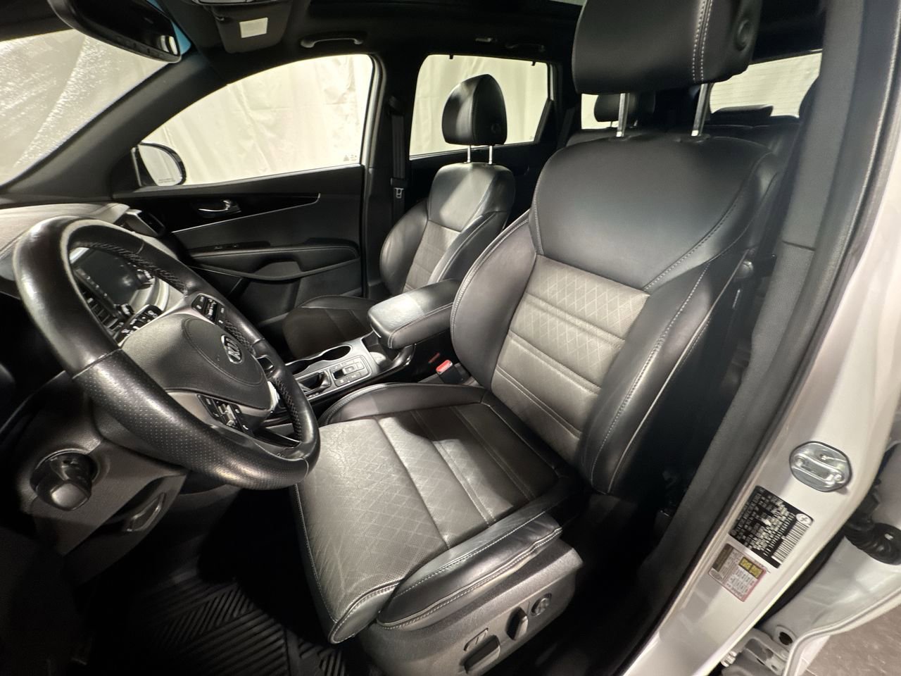 Used 2019 Kia Sorento SX image 17