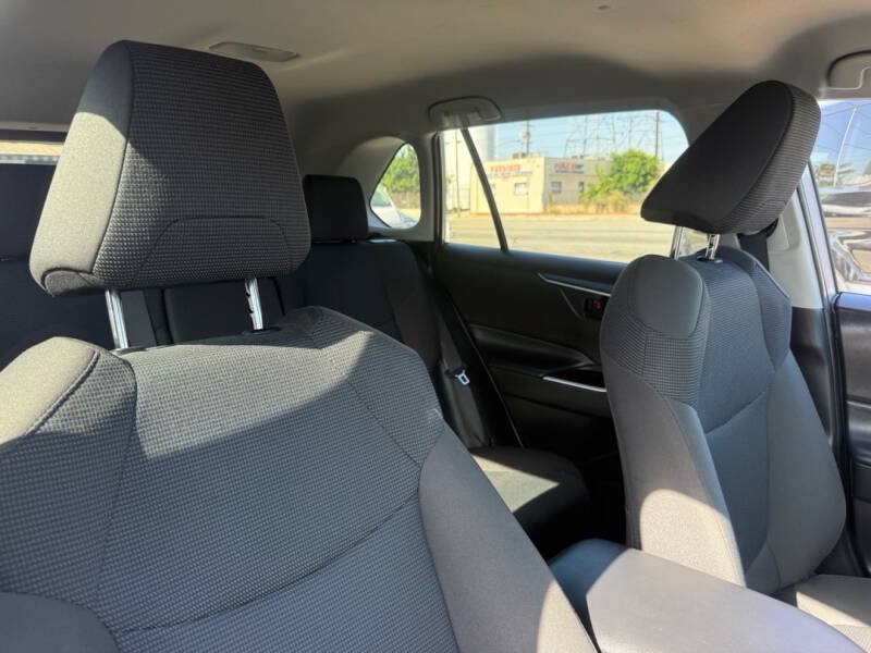 Used 2025 Toyota RAV4 LE FWD image 9