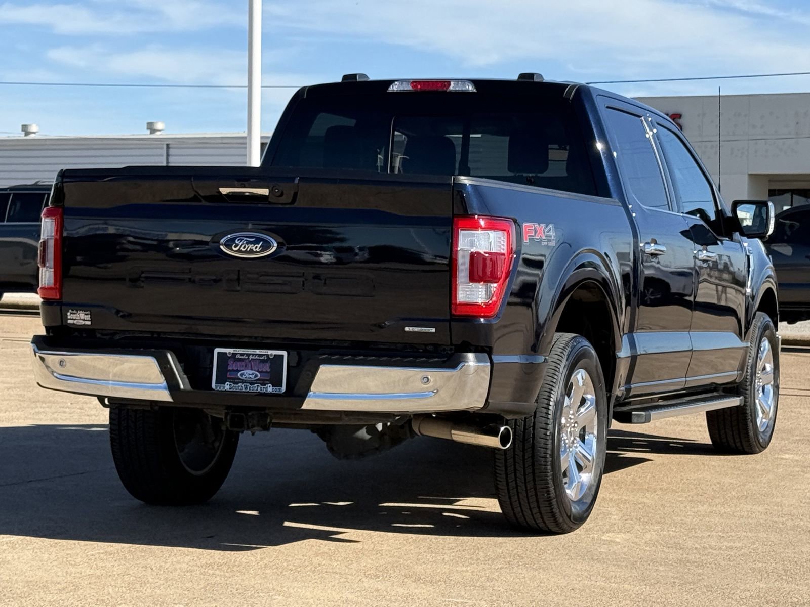 Used 2023 Ford F150 Lariat w/ Trailer Tow Package image 4