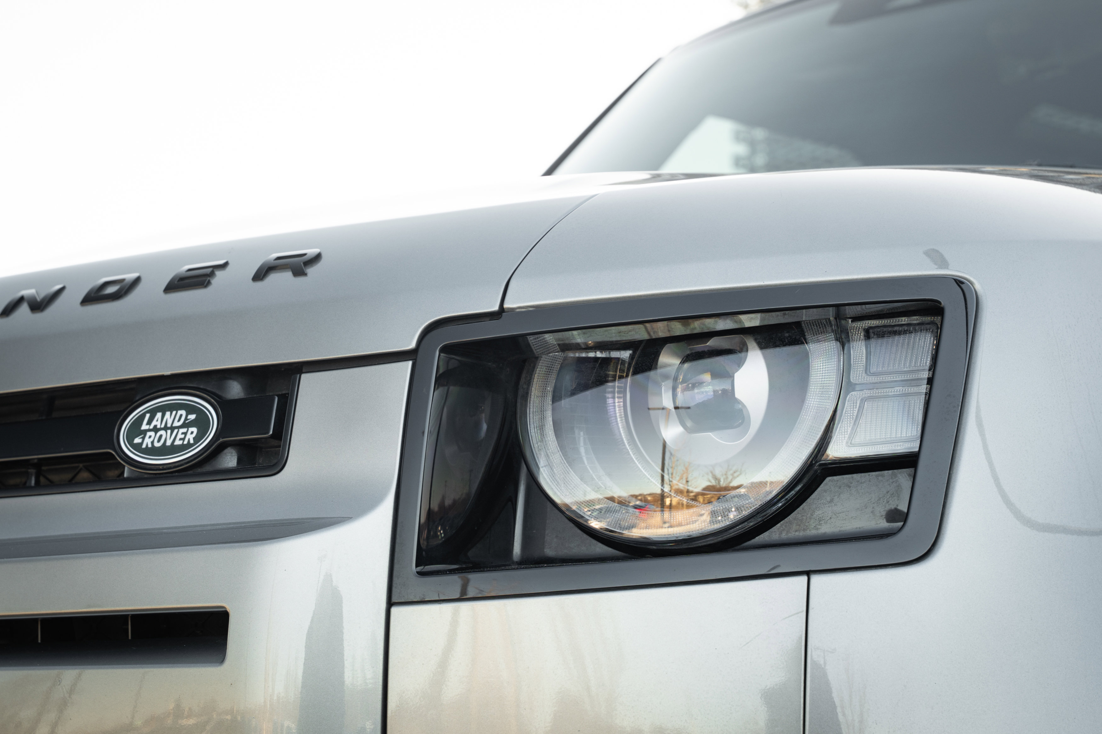 Used 2023 Land Rover Defender 90 X-Dynamic SE image 36