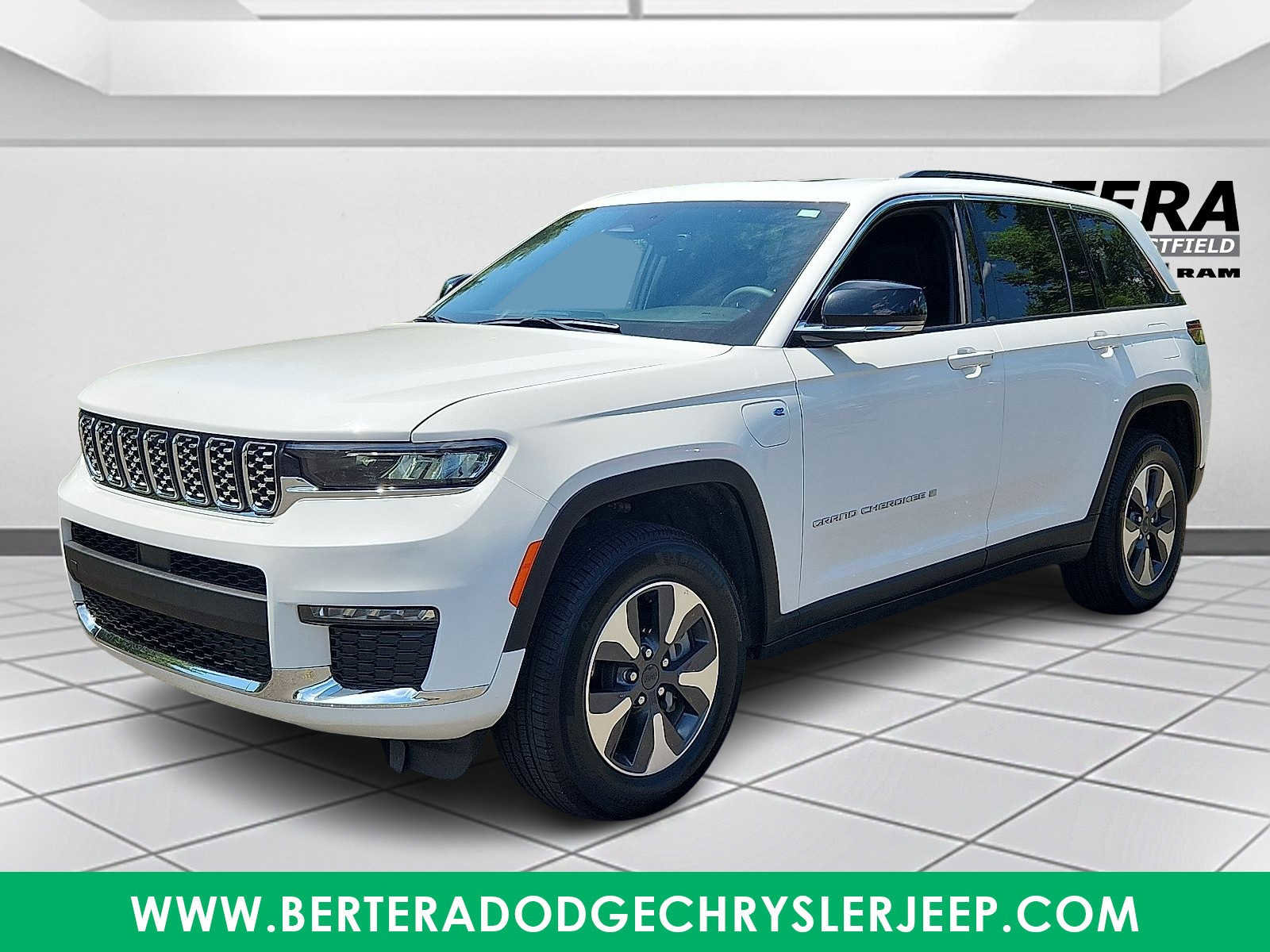 Used 2024 Jeep Grand Cherokee Limited 4xe image 3