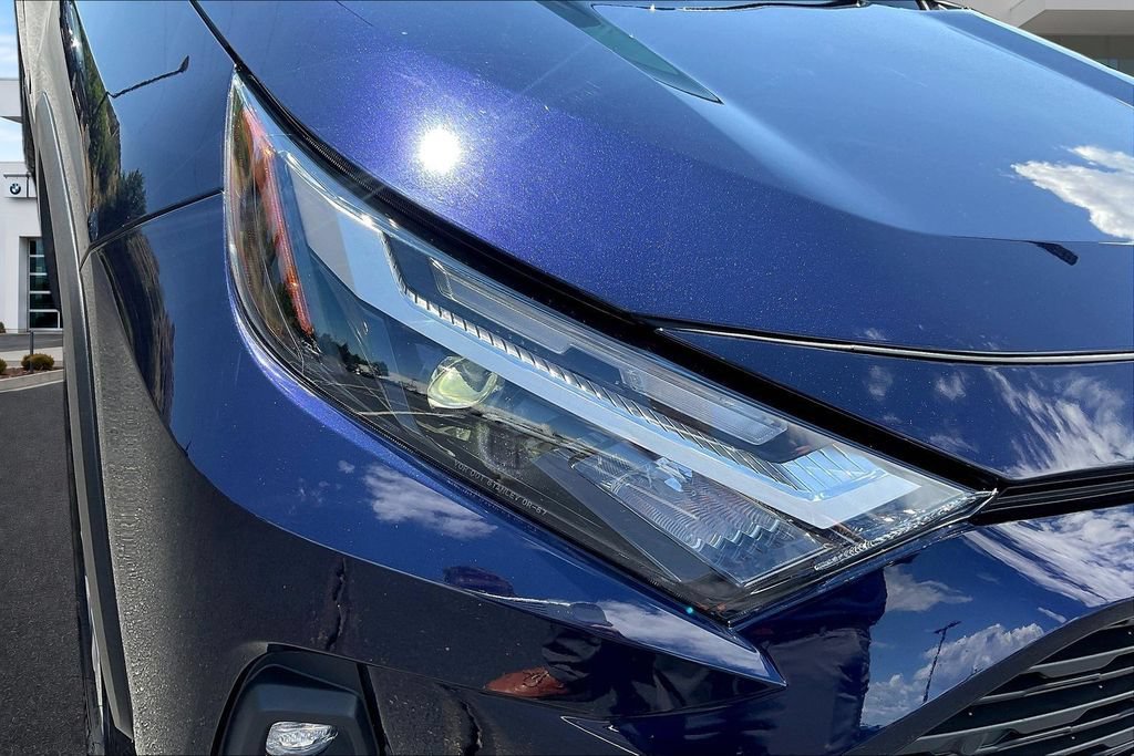 Used 2025 Toyota RAV4 XLE Premium w/ Weather Package AWD/4WD image 31