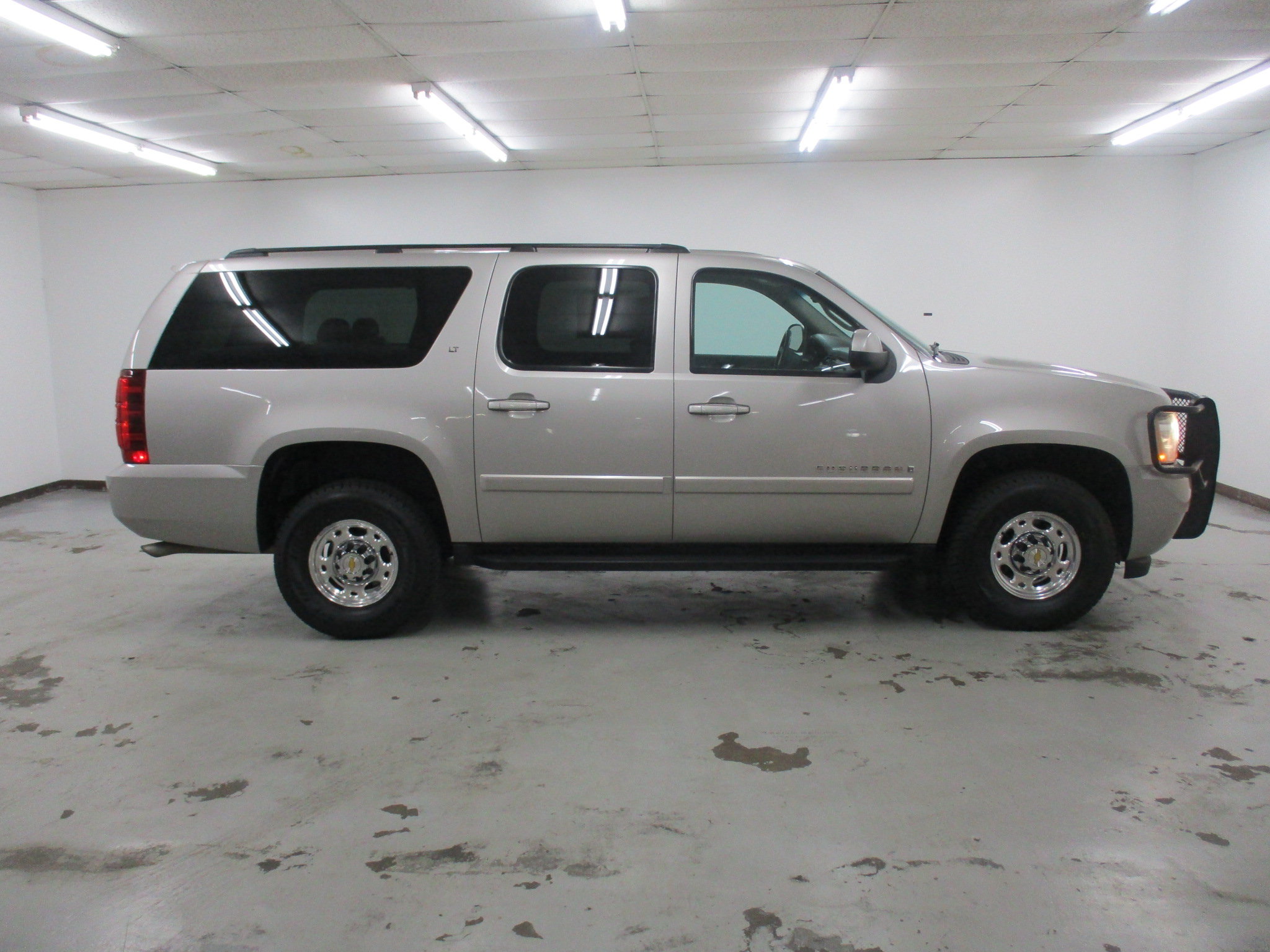 Used 2007 Chevrolet Suburban 2500 LT w/ LT Preferred Equipment Group AWD/4WD image 10