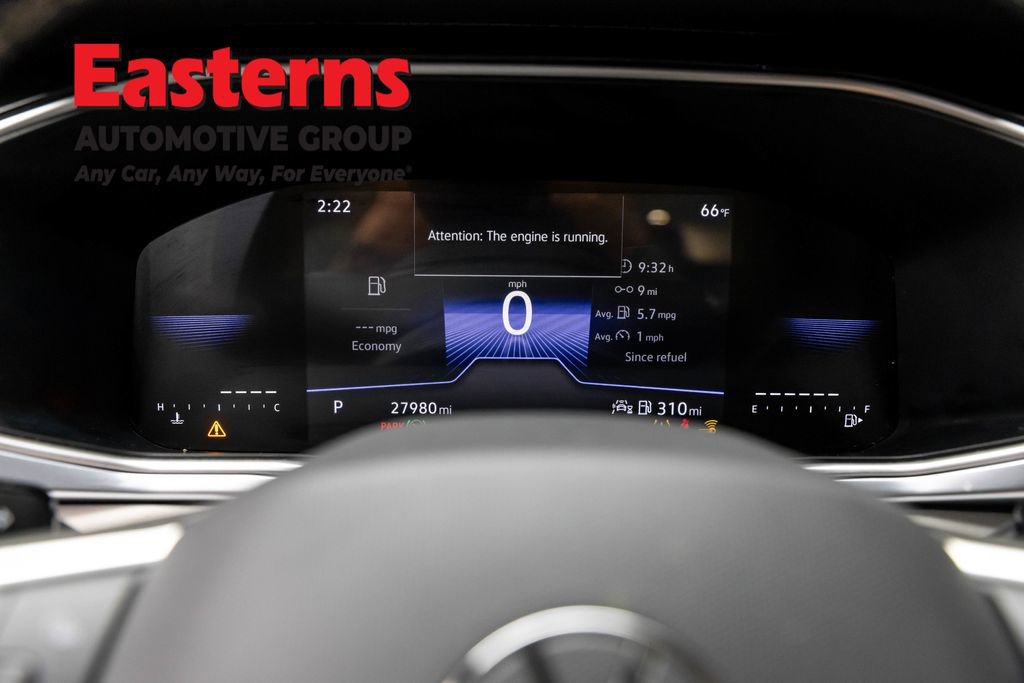 Used 2025 Volkswagen Taos SE FWD image 17