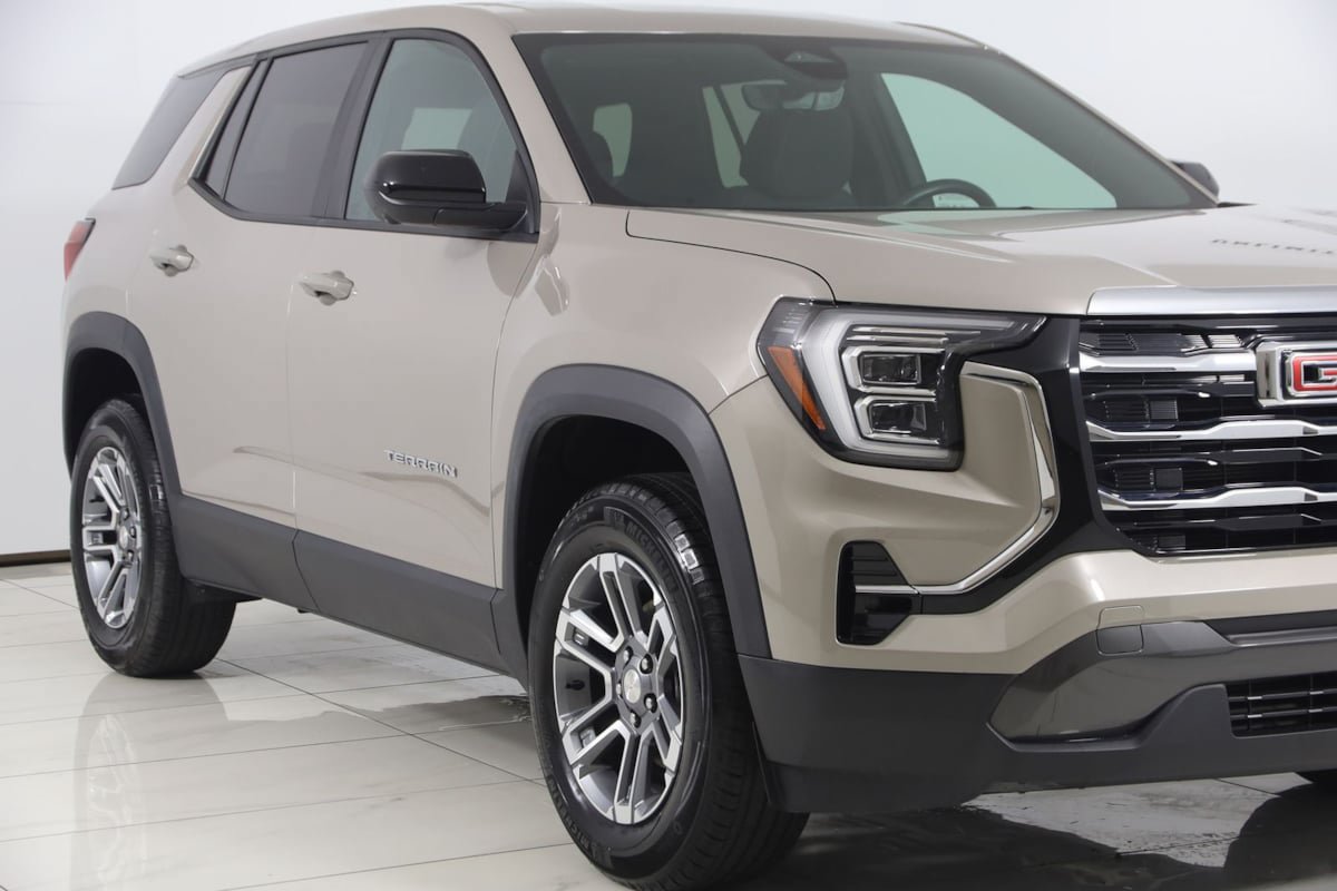 Used 2025 GMC Terrain Elevation w/ Technology Package II AWD/4WD image 36