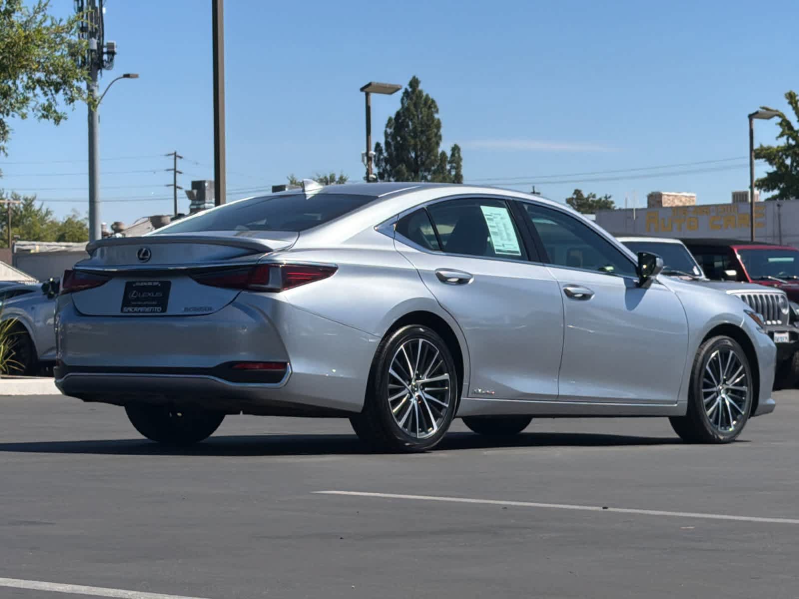 Used 2022 Lexus ES 300h w/ Premium Package FWD image 2
