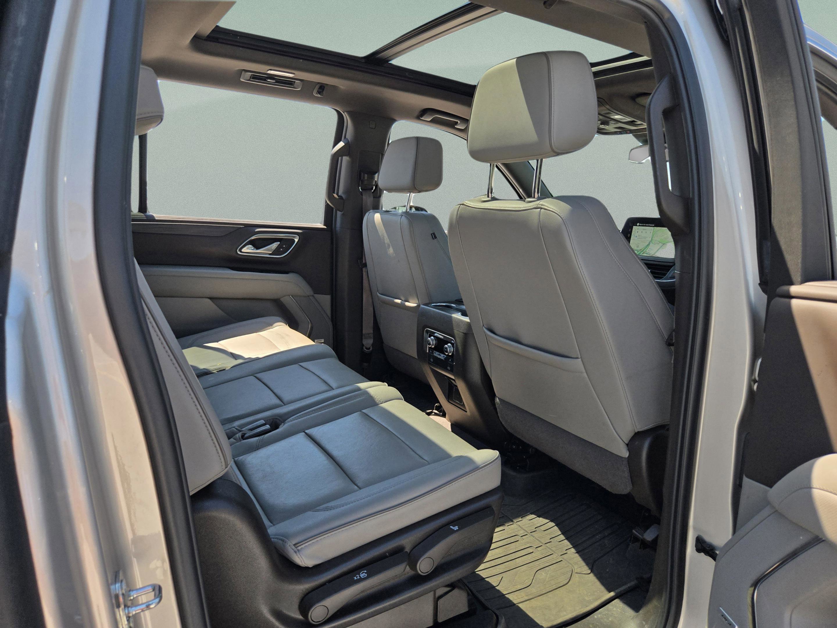 Used 2023 GMC Yukon XL SLT w/ SLT Luxury Package RWD image 21