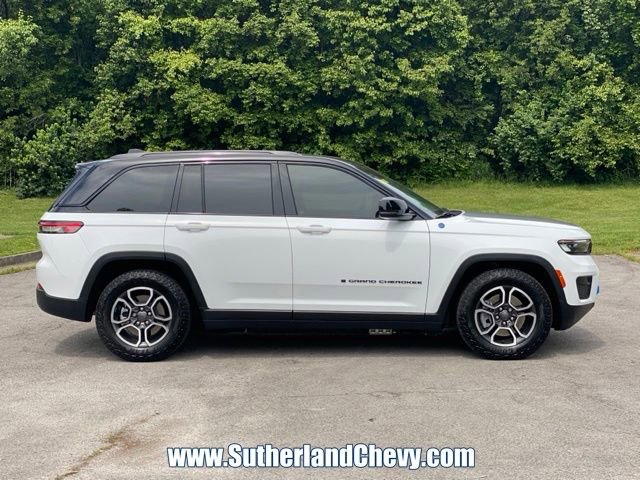 Used 2024 Jeep Grand Cherokee Trailhawk w/ Luxury Tech Group III AWD/4WD image 8