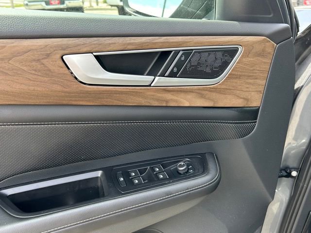 Used 2024 Volkswagen Atlas SE image 18