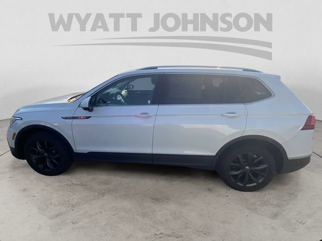 Used 2024 Kia Carnival EX FWD image 4