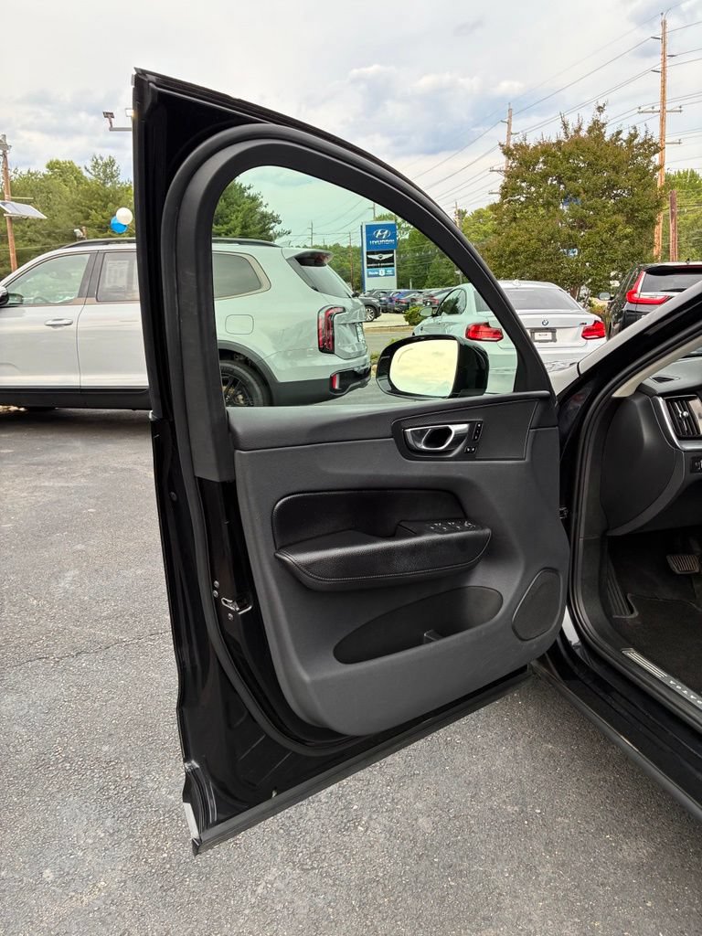 Used 2018 Volvo XC60 T5 Momentum w/ Vision Package AWD/4WD image 46