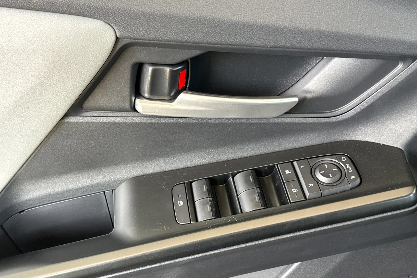 New 2026 Subaru Solterra AWD/4WD image 11