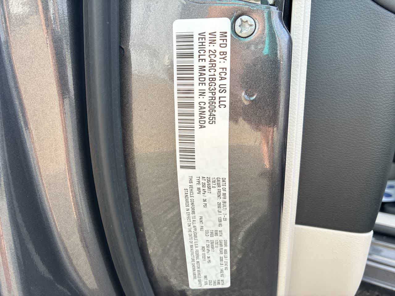 Used 2023 Chrysler Pacifica Touring-L FWD image 32