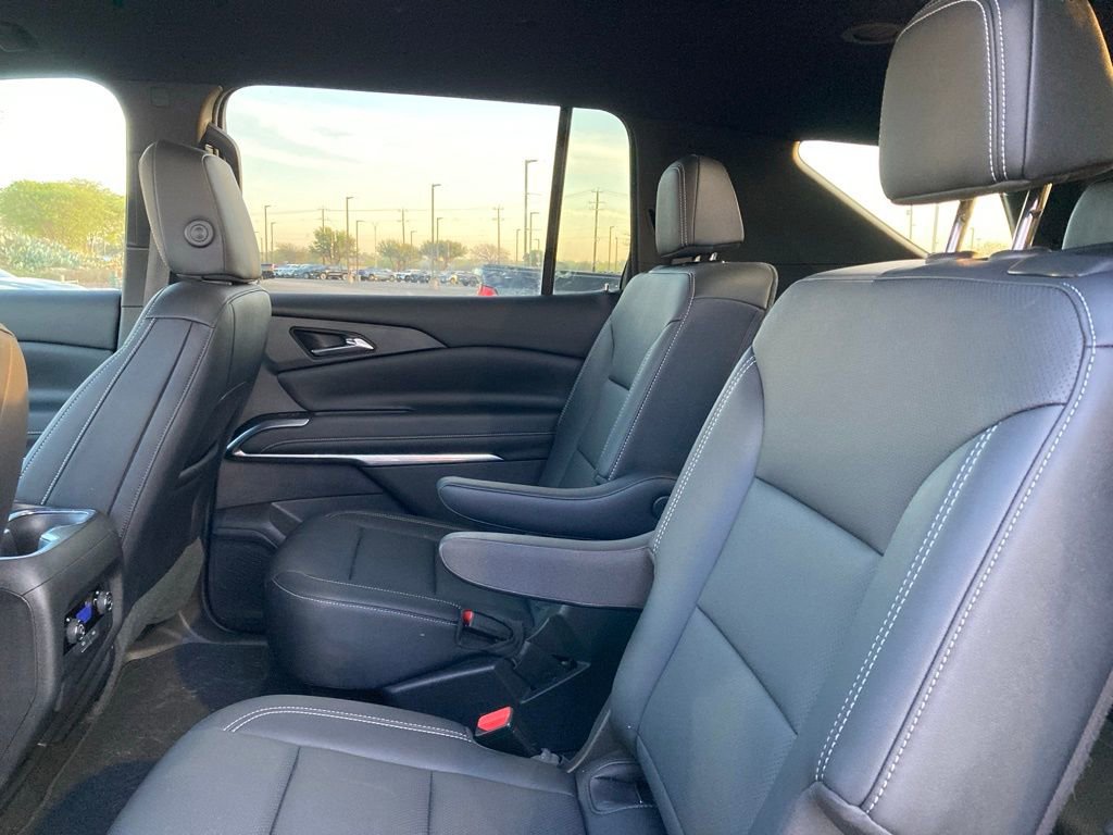 Used 2024 Chevrolet Traverse LT w/ Midnight/Sport Edition image 11