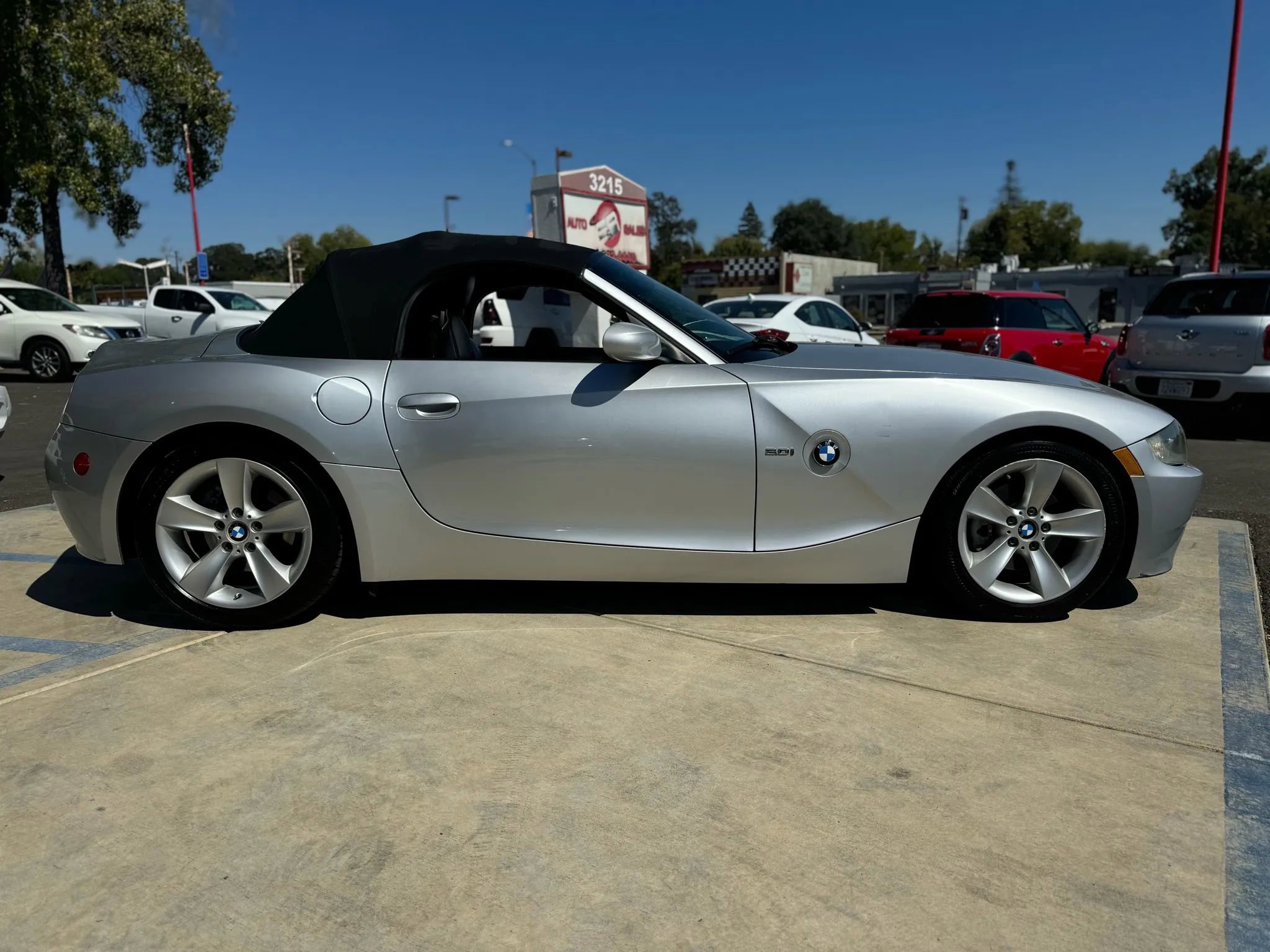 Used 2006 BMW Z4 3.0i image 6