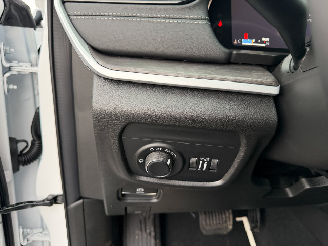 New 2026 Jeep Grand Cherokee Altitude AWD/4WD image 19