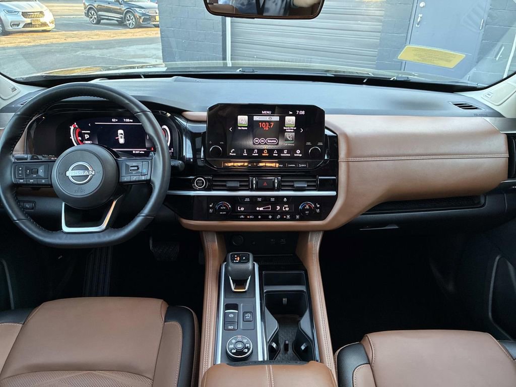 Certified 2024 Nissan Pathfinder Platinum w/ Black Appearance Package AWD/4WD image 19