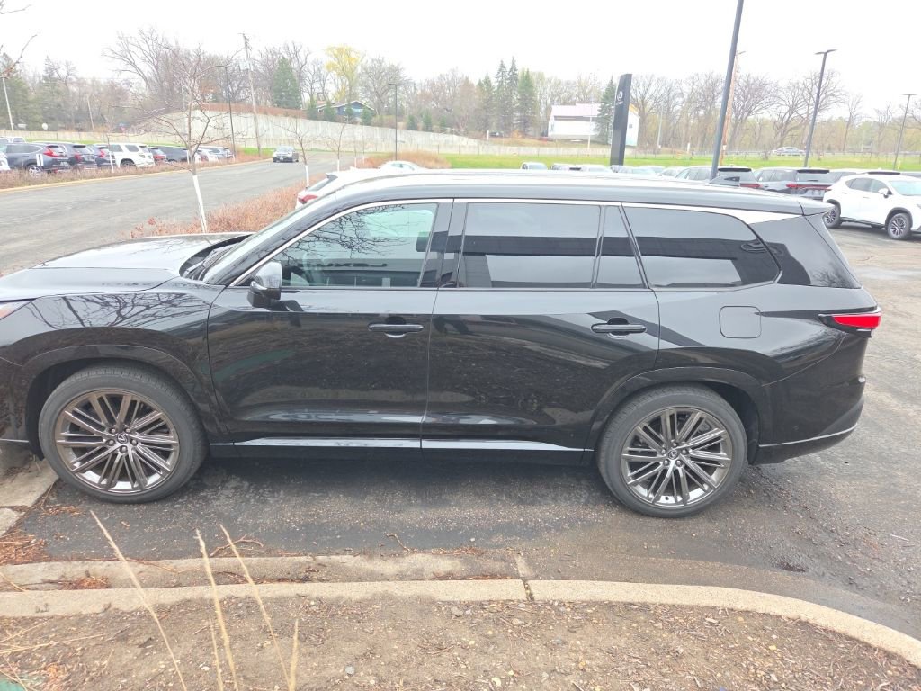 Used 2024 Lexus TX 550h AWD Plug-In Hybrid w/ Technology Package image 3