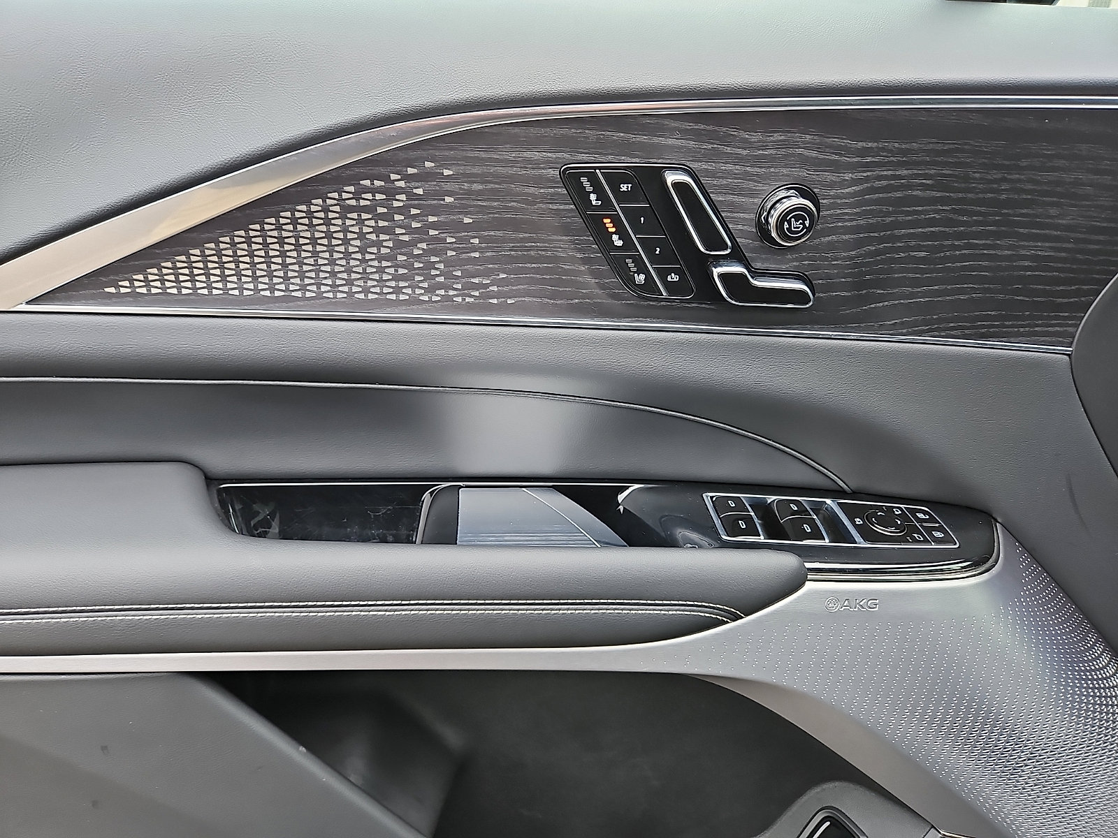 Certified 2023 Cadillac Lyriq Luxury image 12